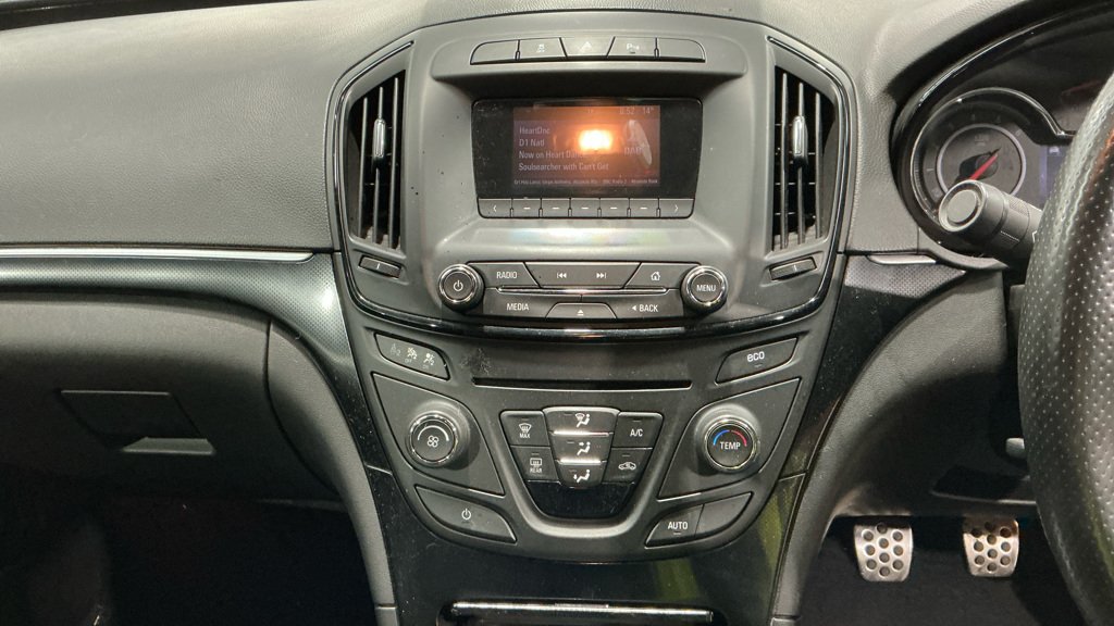 Vauxhall Insignia - Image 13