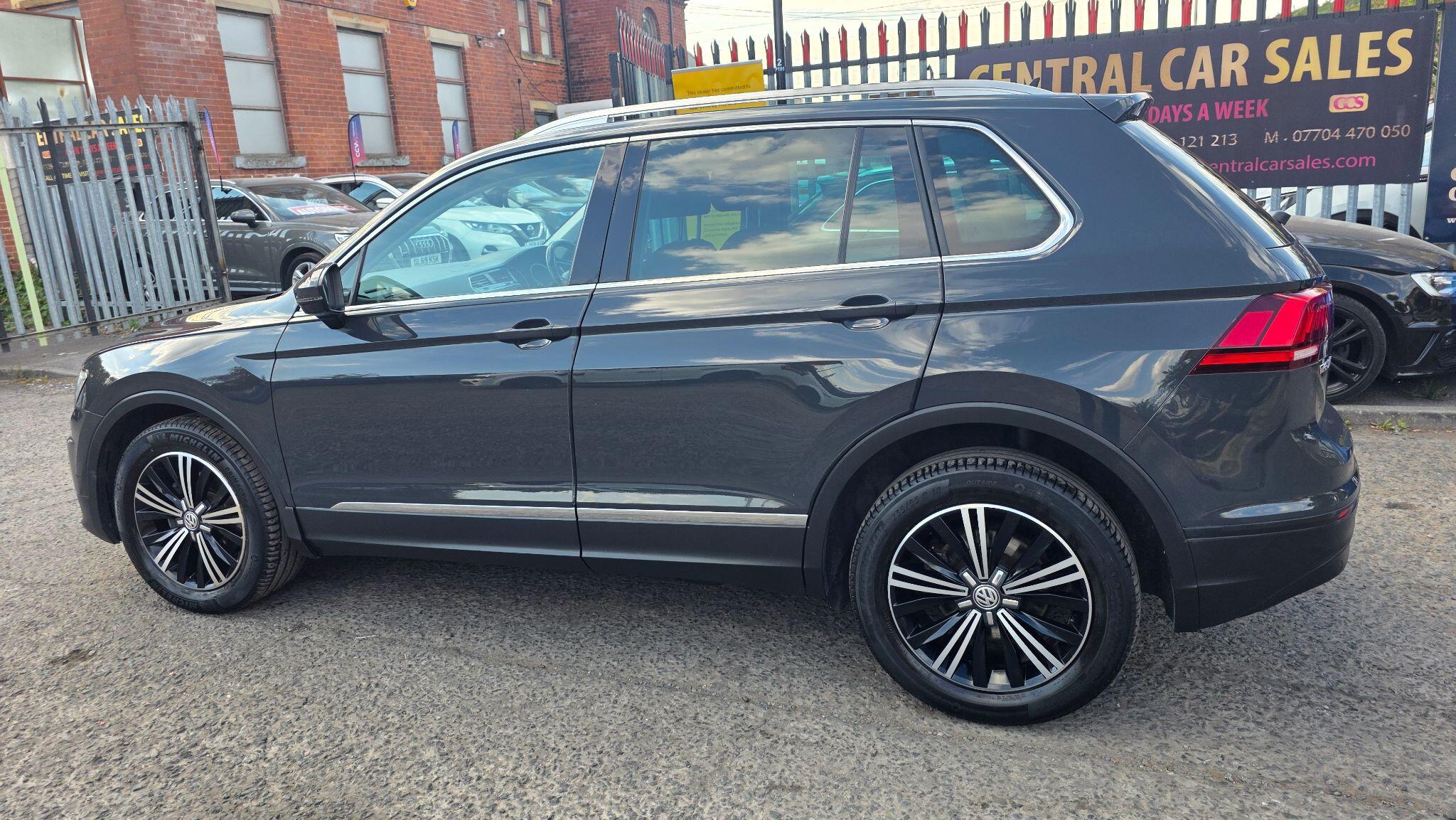 Volkswagen Tiguan - Image 12