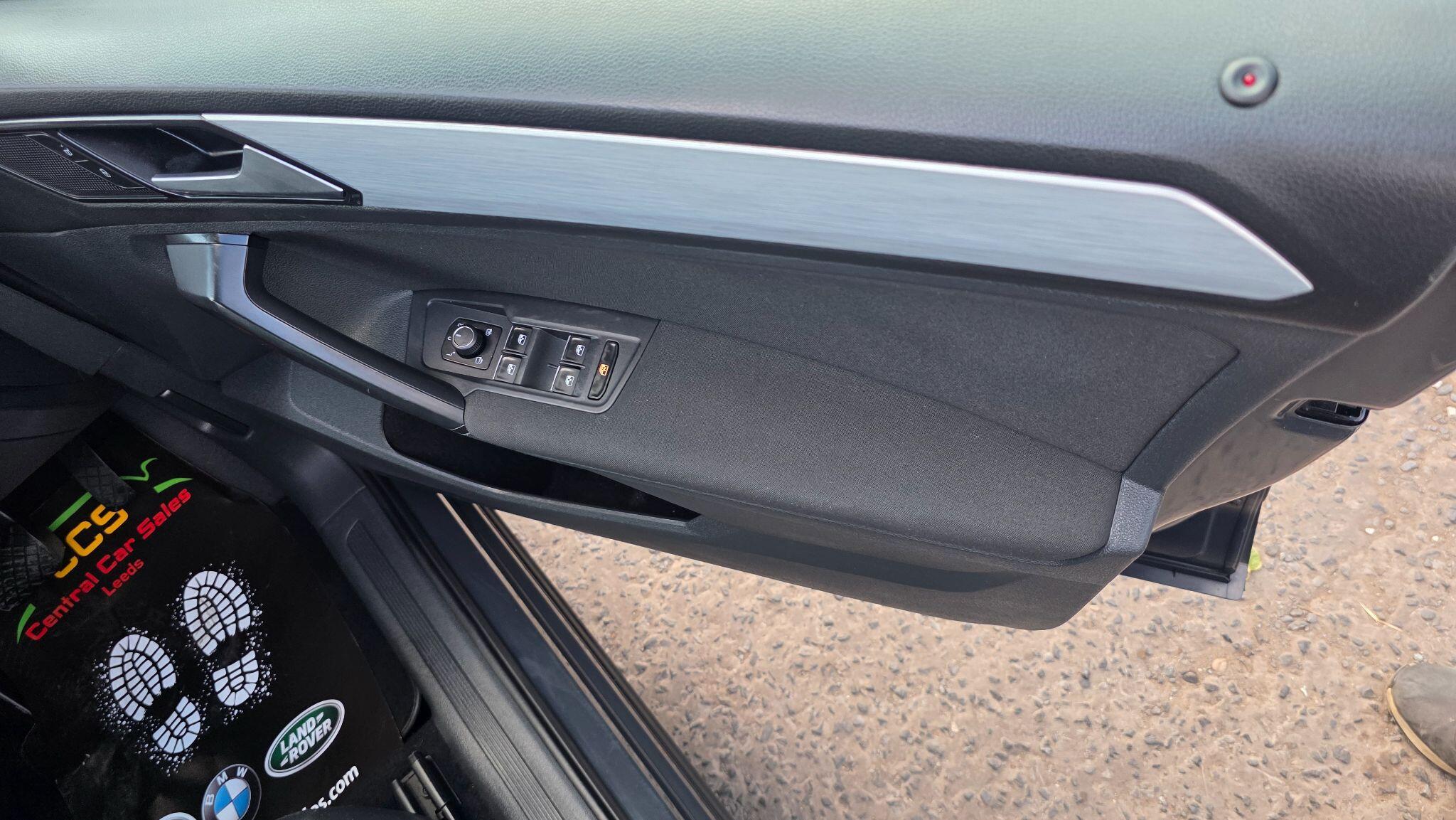 Volkswagen Tiguan - Image 20