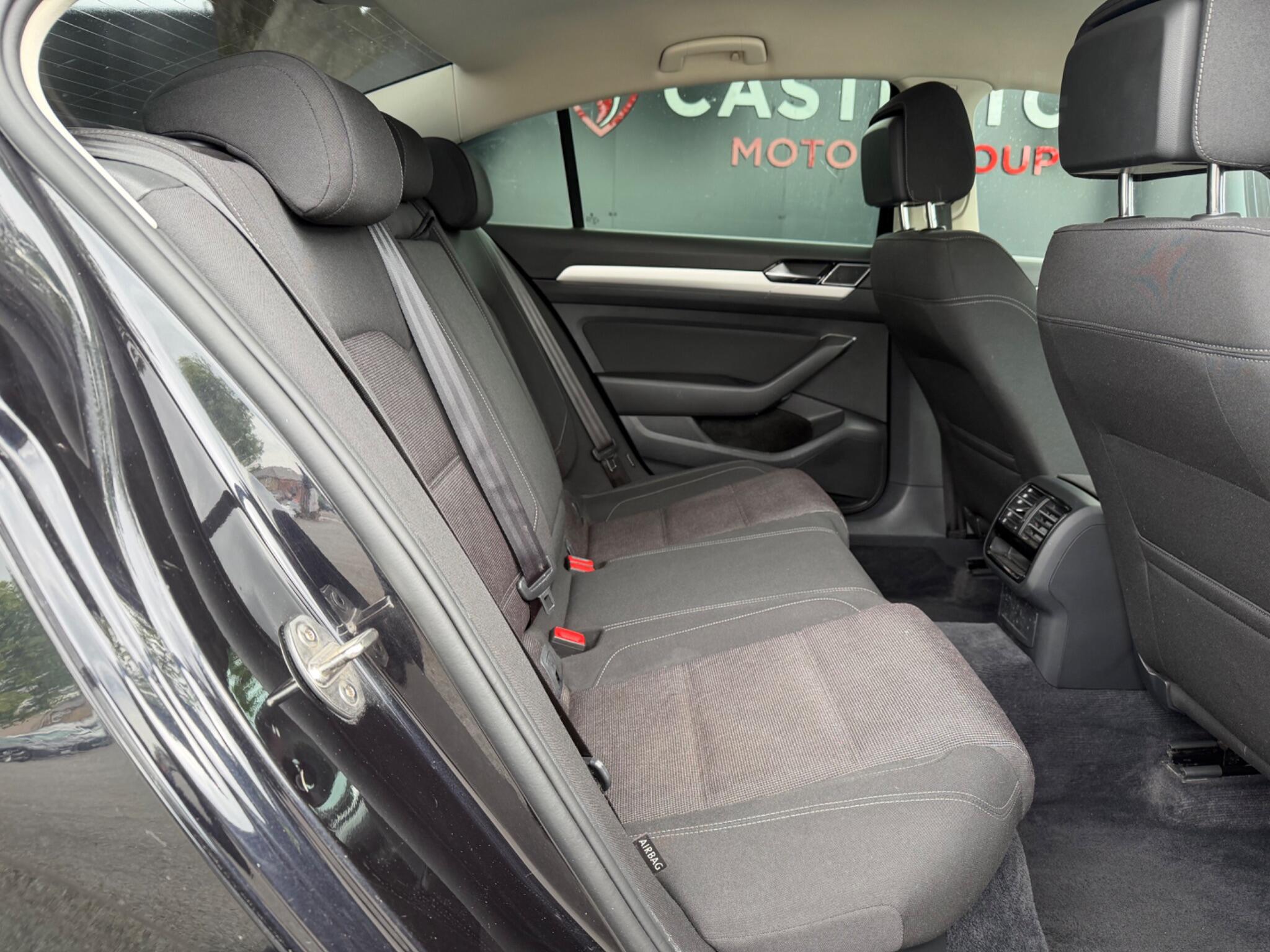 Volkswagen Passat - Image 19