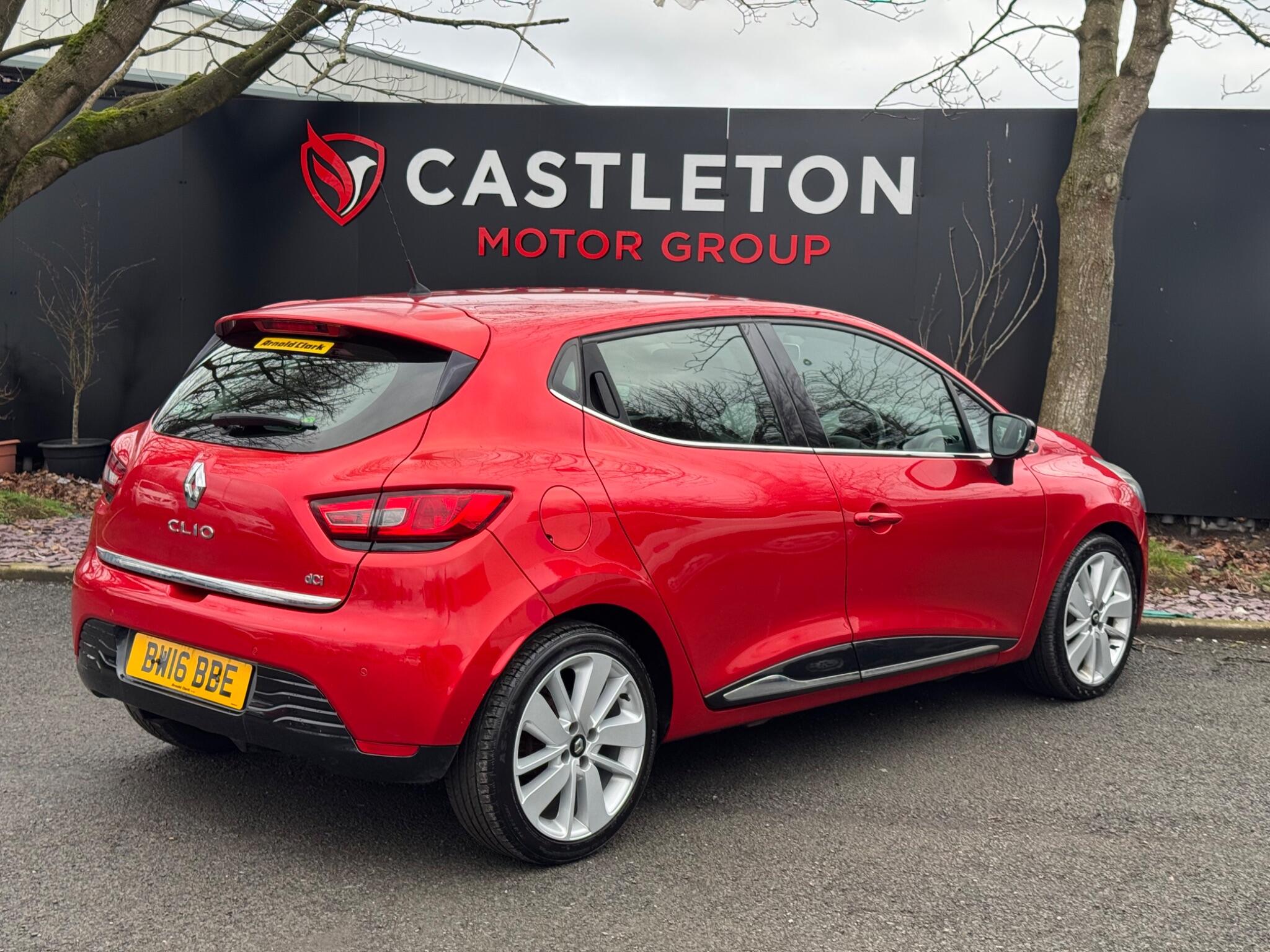 Renault Clio - Image 8