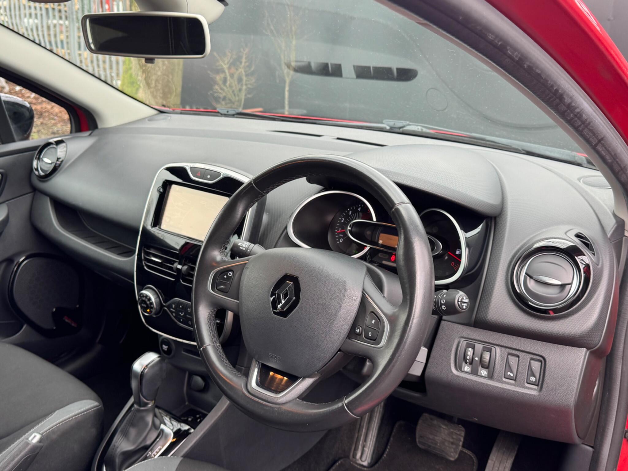 Renault Clio - Image 9
