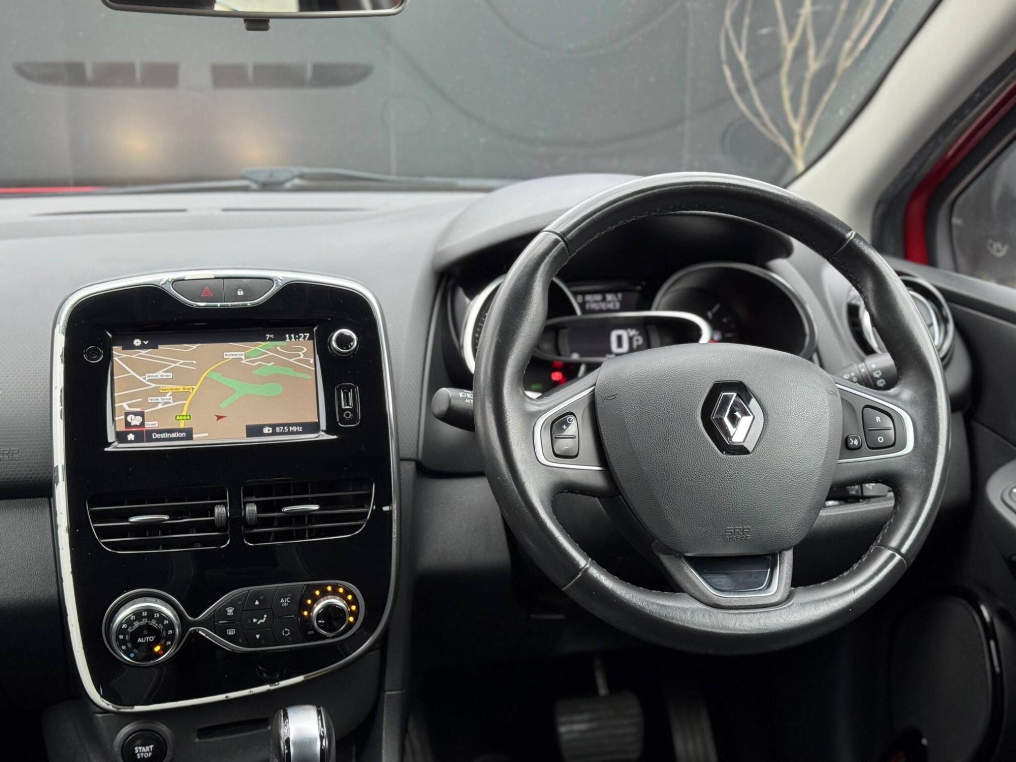 Renault Clio - Image 11