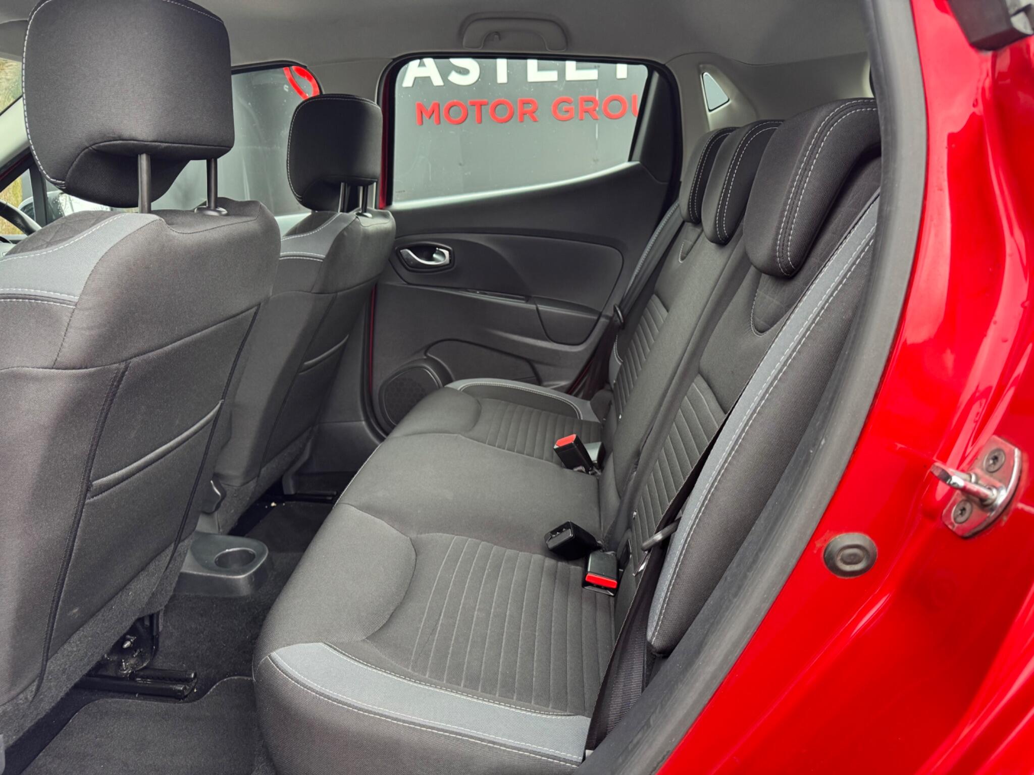 Renault Clio - Image 18
