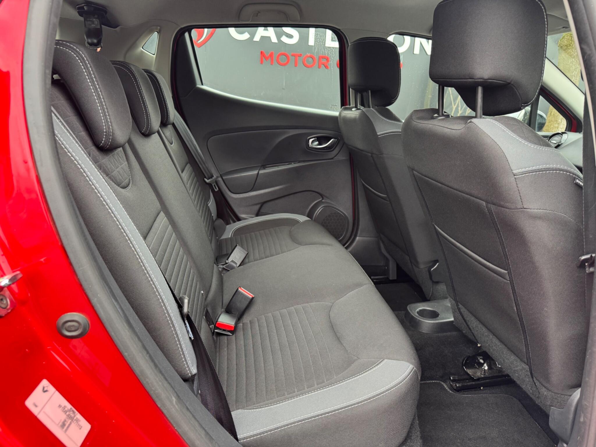 Renault Clio - Image 19