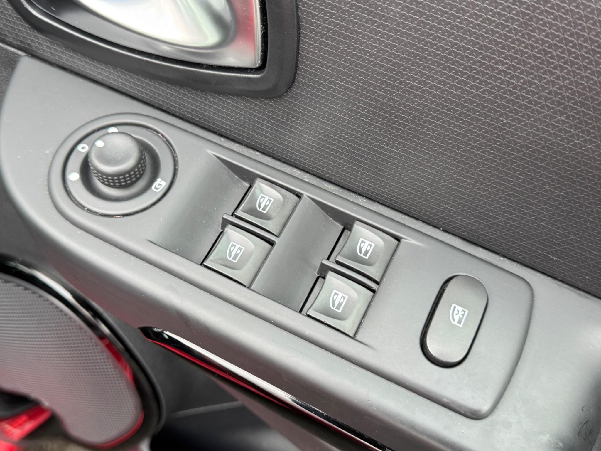 Renault Clio - Image 20