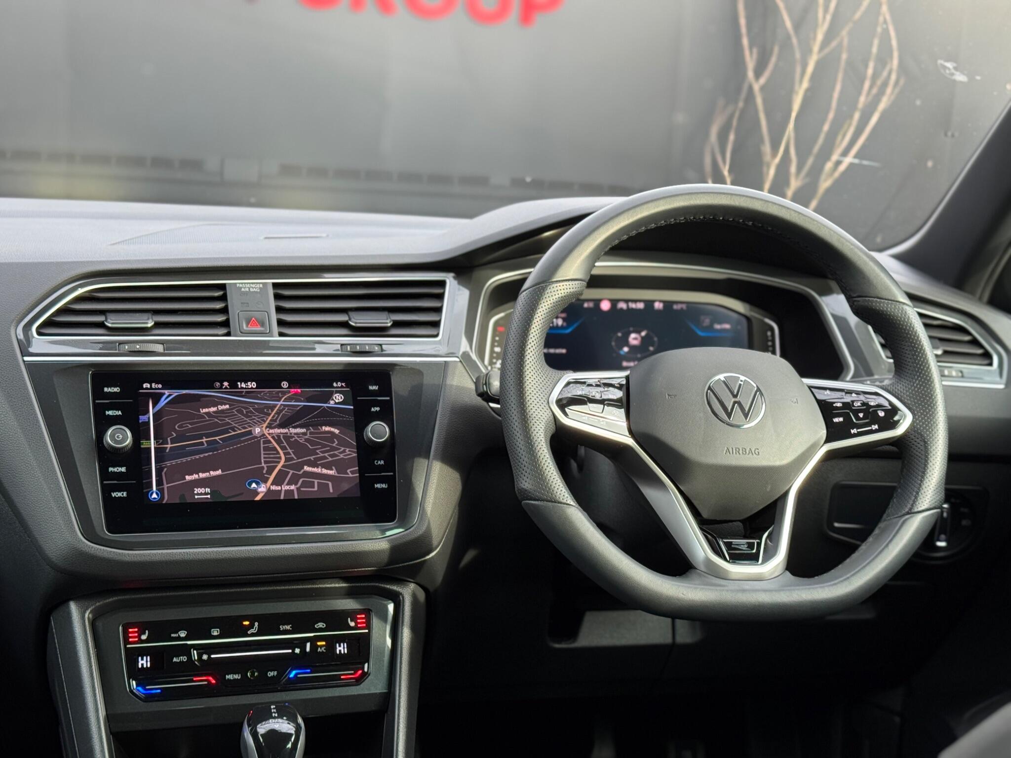 Volkswagen Tiguan - Image 14