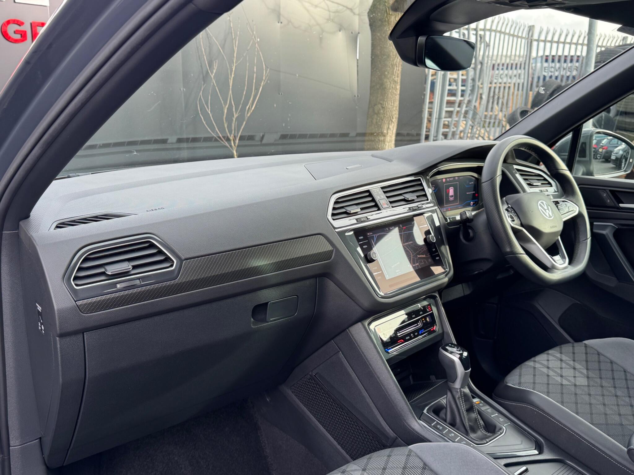 Volkswagen Tiguan - Image 15