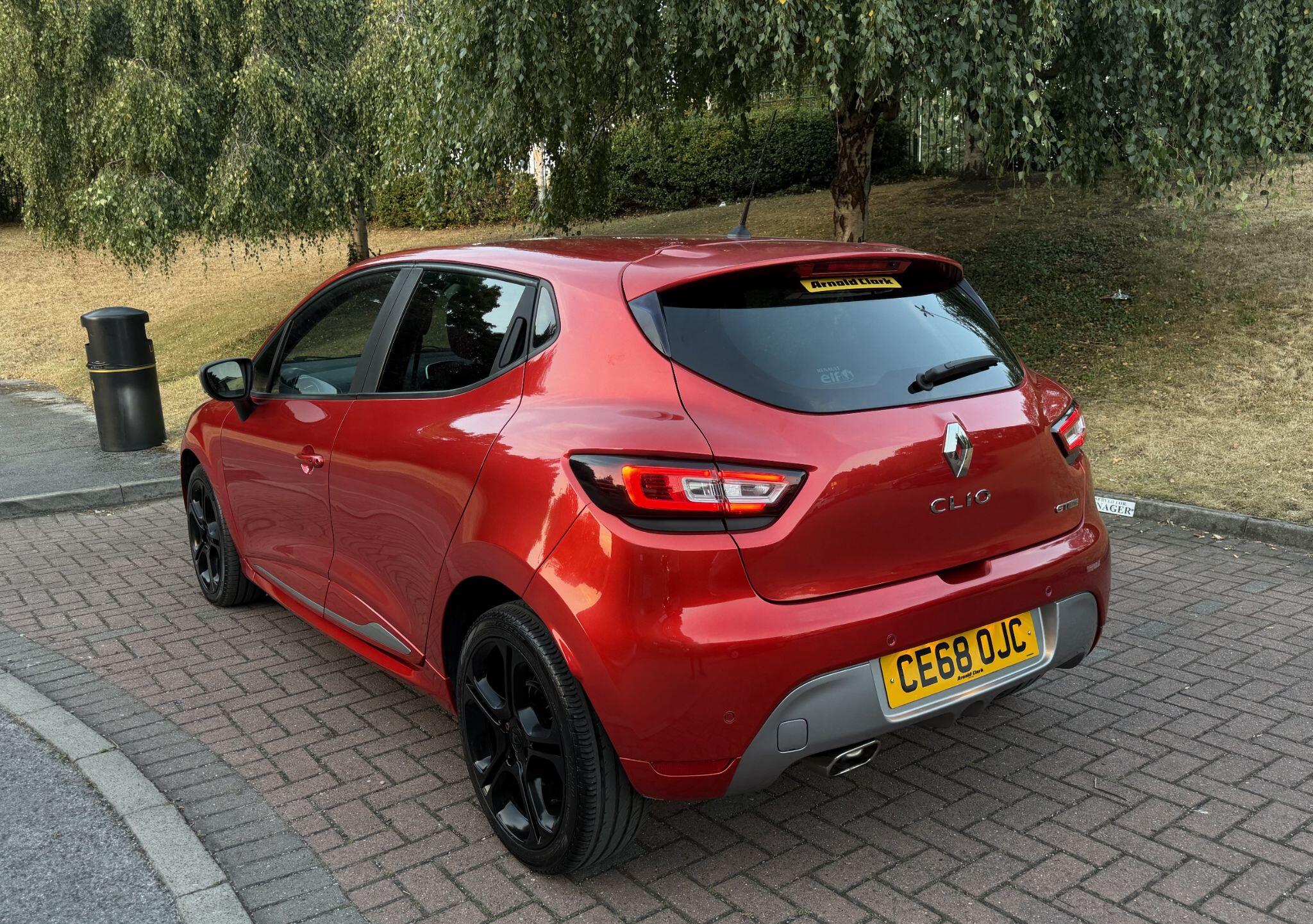 Renault Clio - Image 8