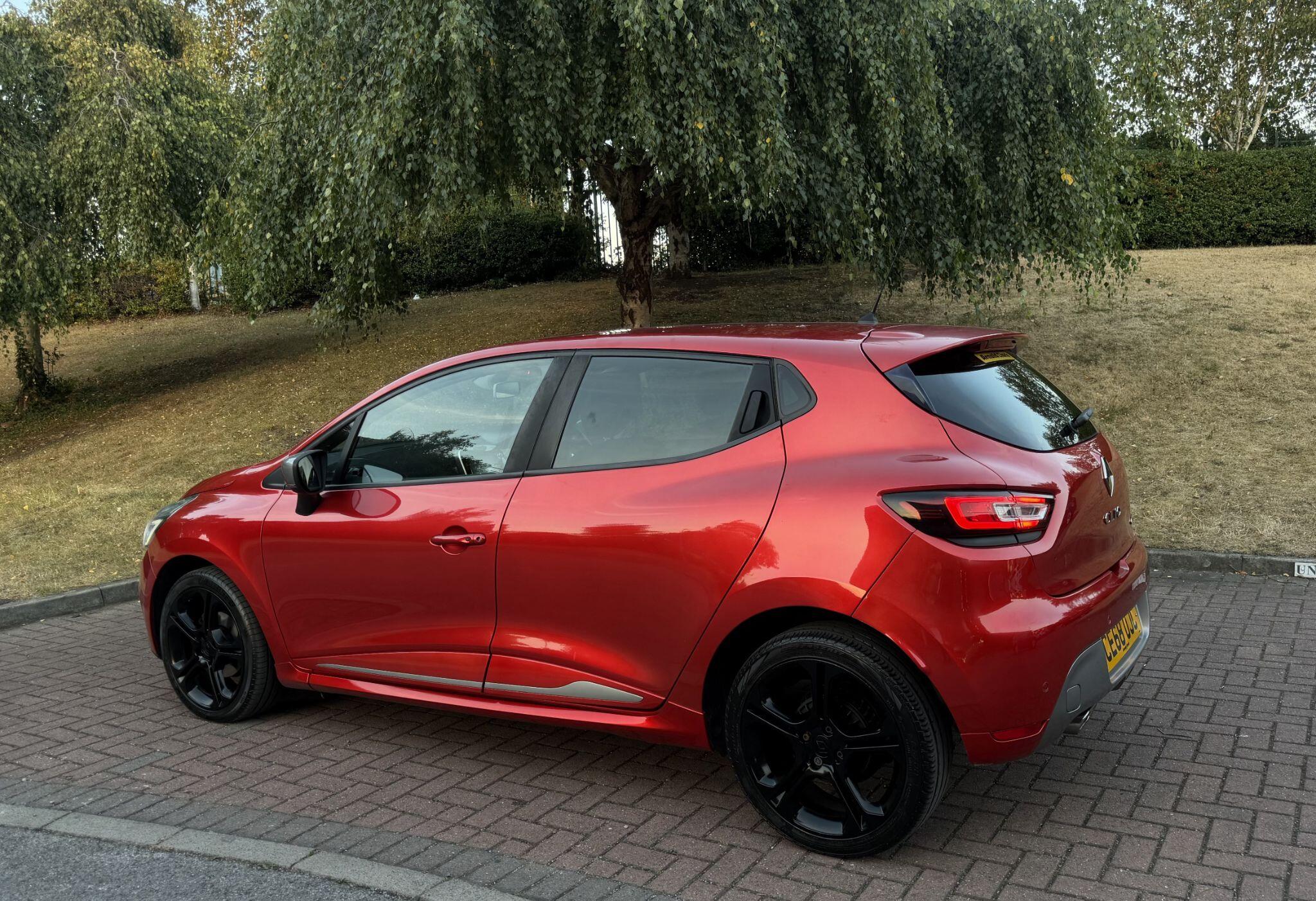 Renault Clio - Image 17