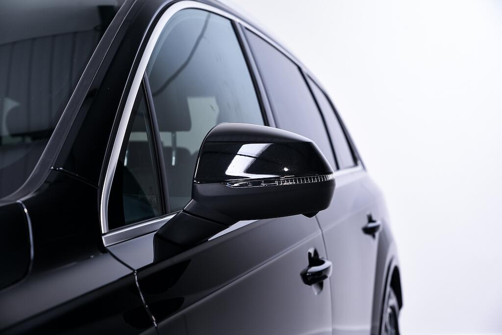 Audi Q7 - Image 9