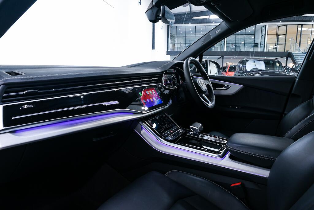 Audi Q7 - Image 12