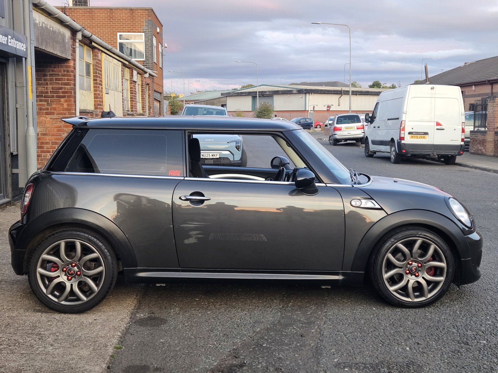 MINI Hatch - Image 7
