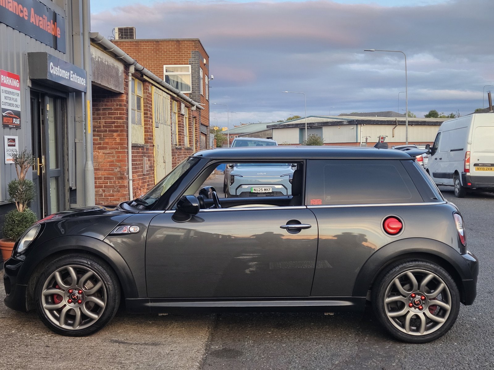 MINI Hatch - Image 8