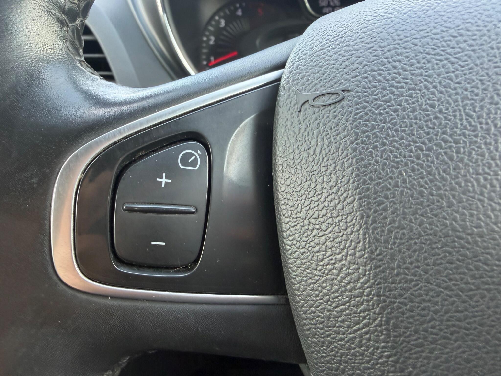 Renault Captur - Image 25