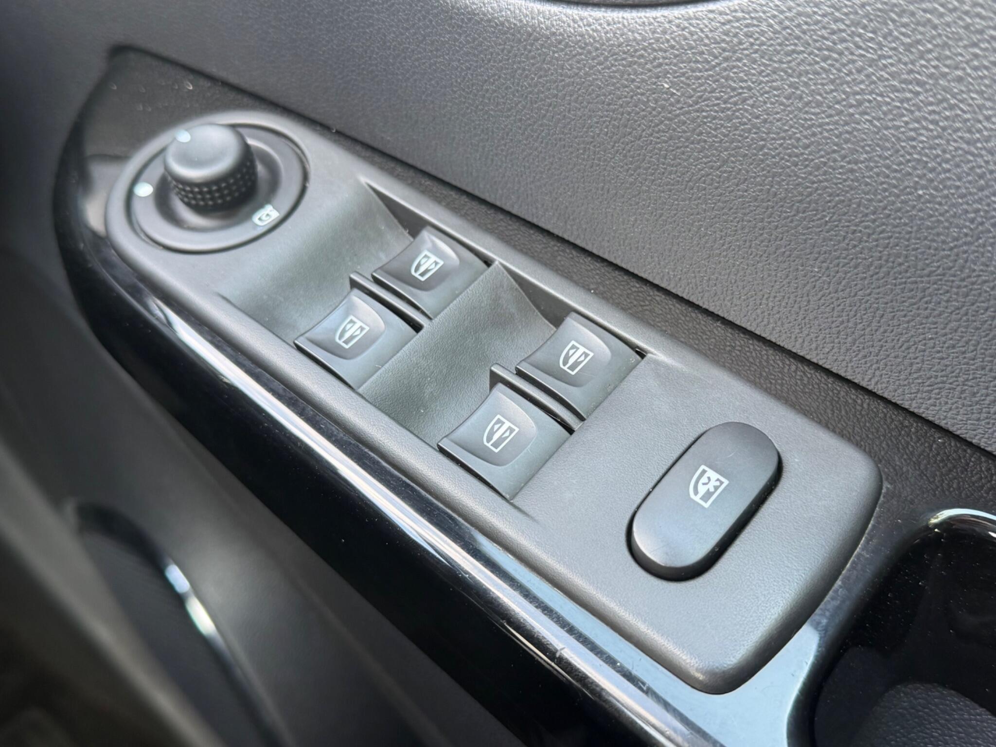 Renault Captur - Image 27