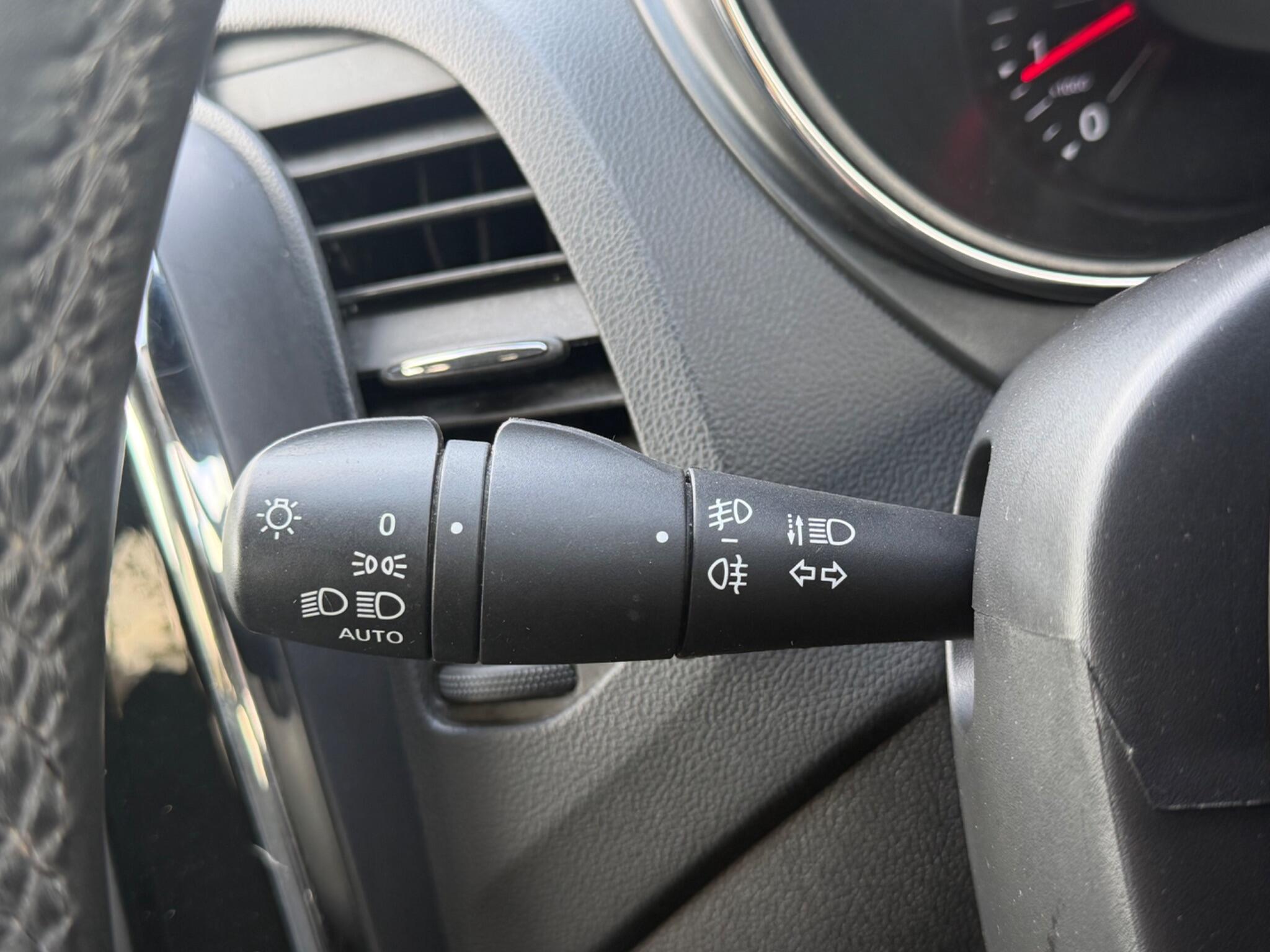 Renault Captur - Image 28
