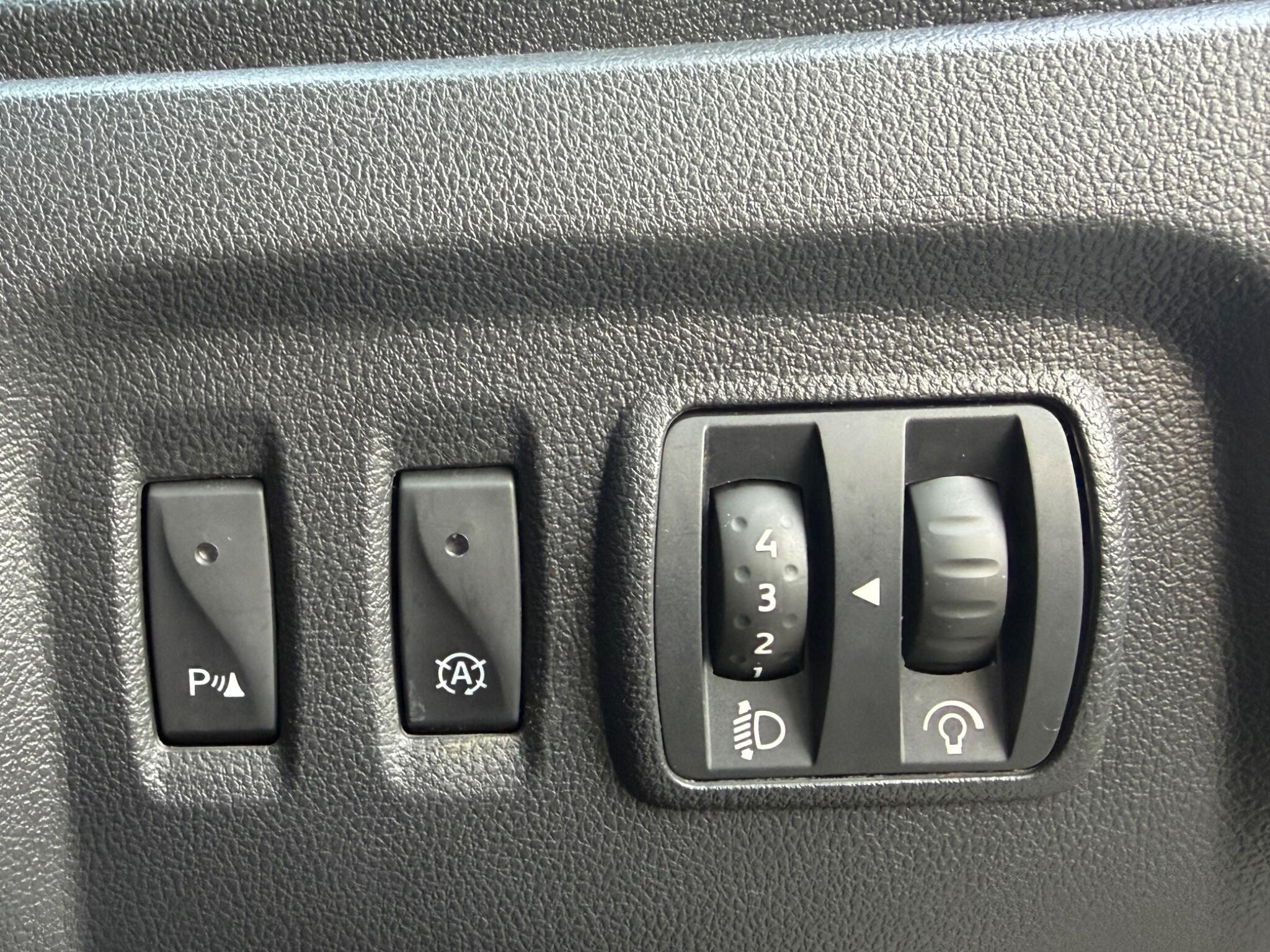 Renault Captur - Image 30