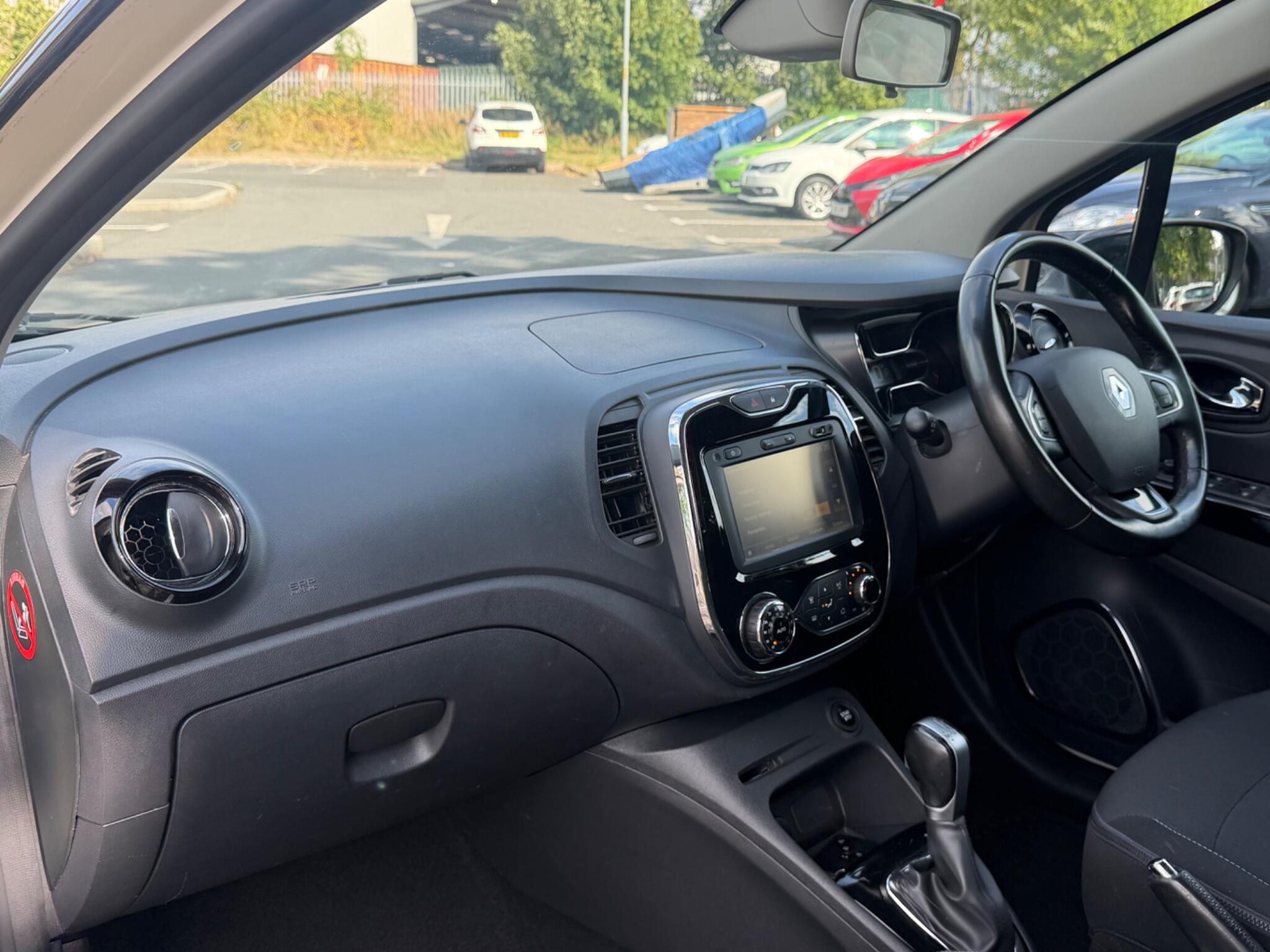 Renault Captur - Image 32