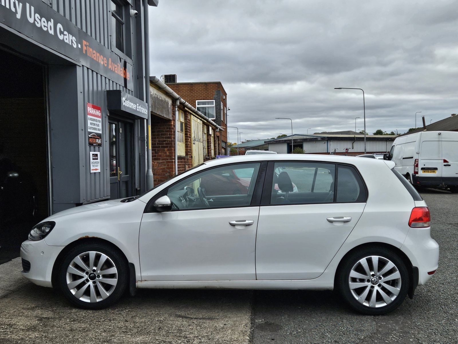 Volkswagen Golf - Image 8