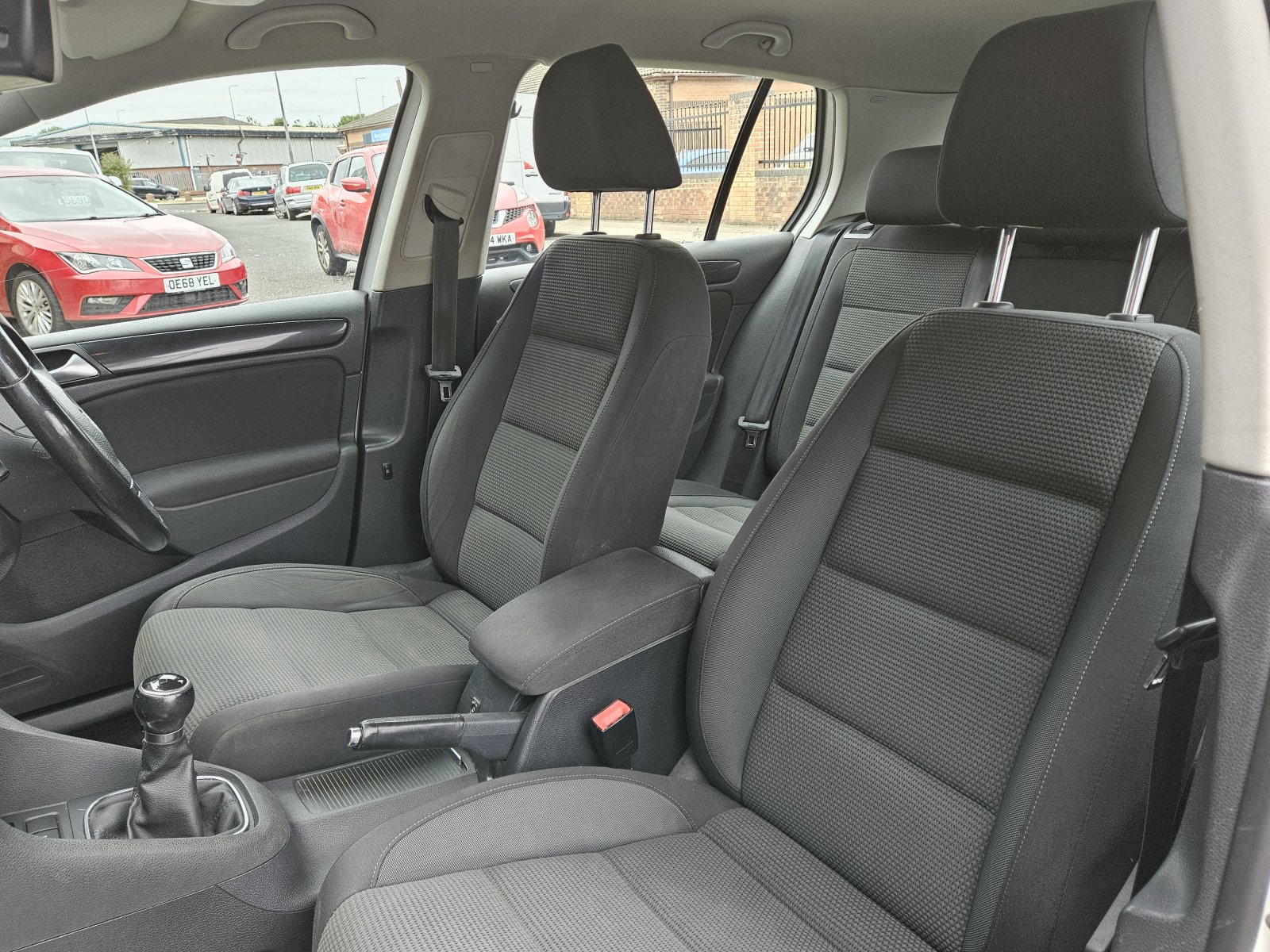 Volkswagen Golf - Image 17