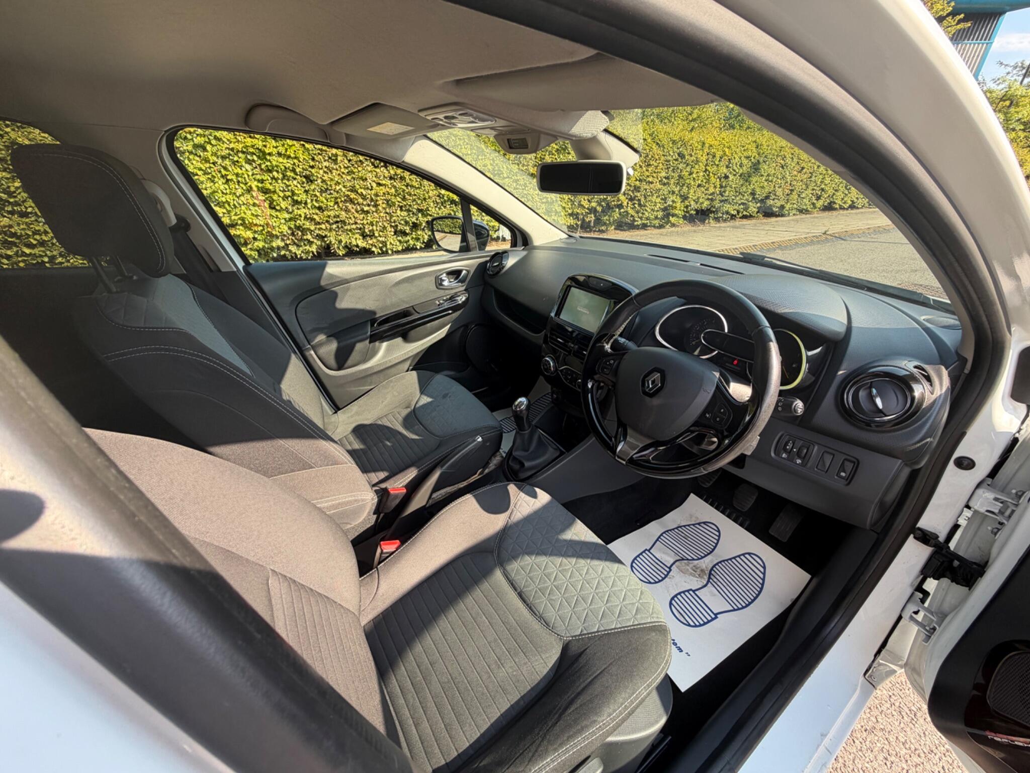 Renault Clio - Image 16