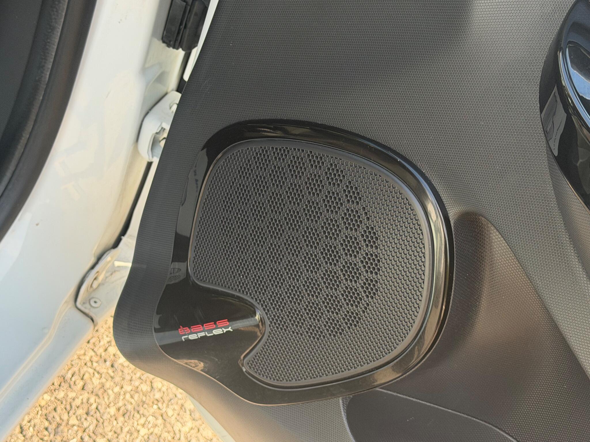 Renault Clio - Image 18