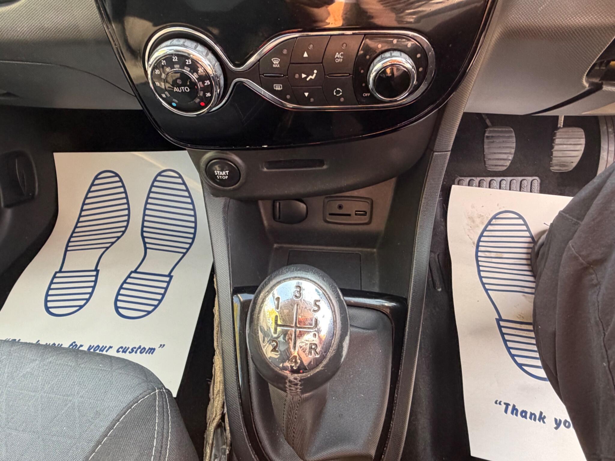 Renault Clio - Image 21