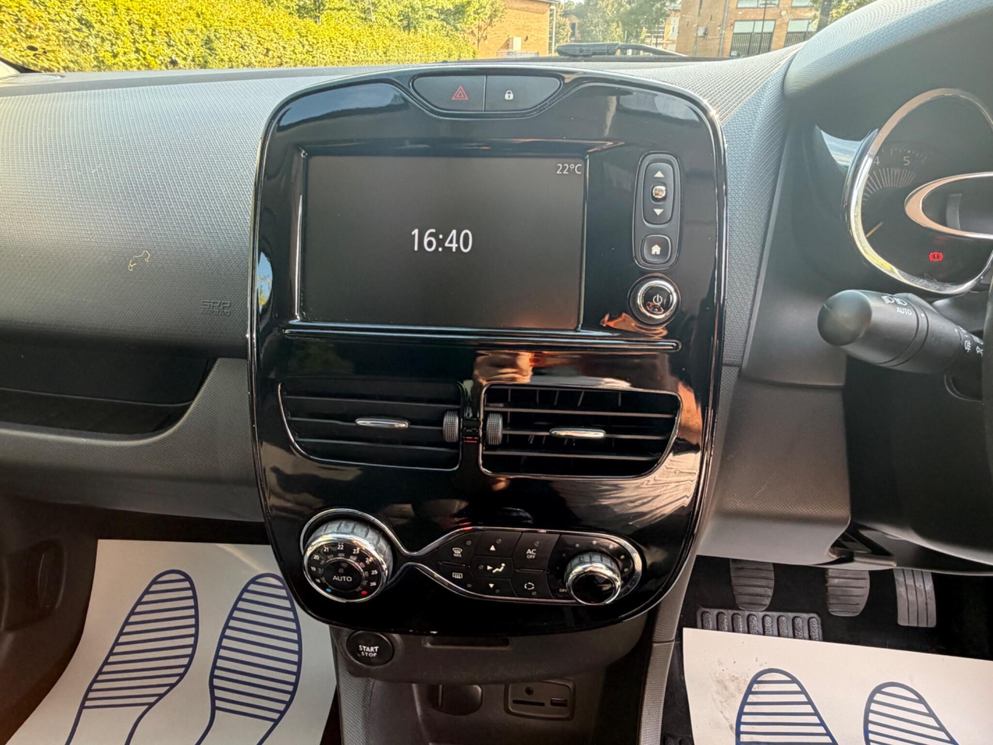 Renault Clio - Image 22