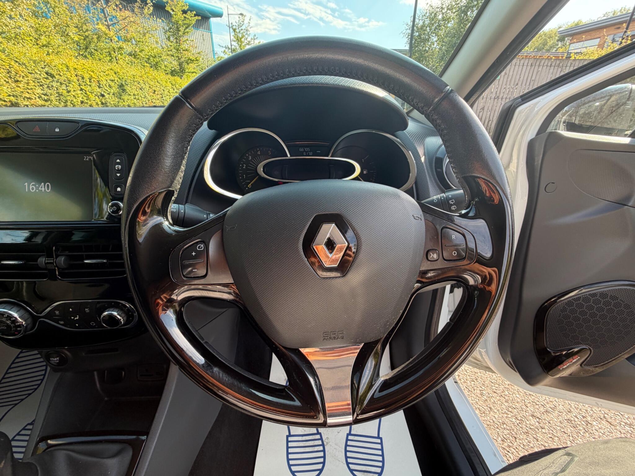 Renault Clio - Image 23