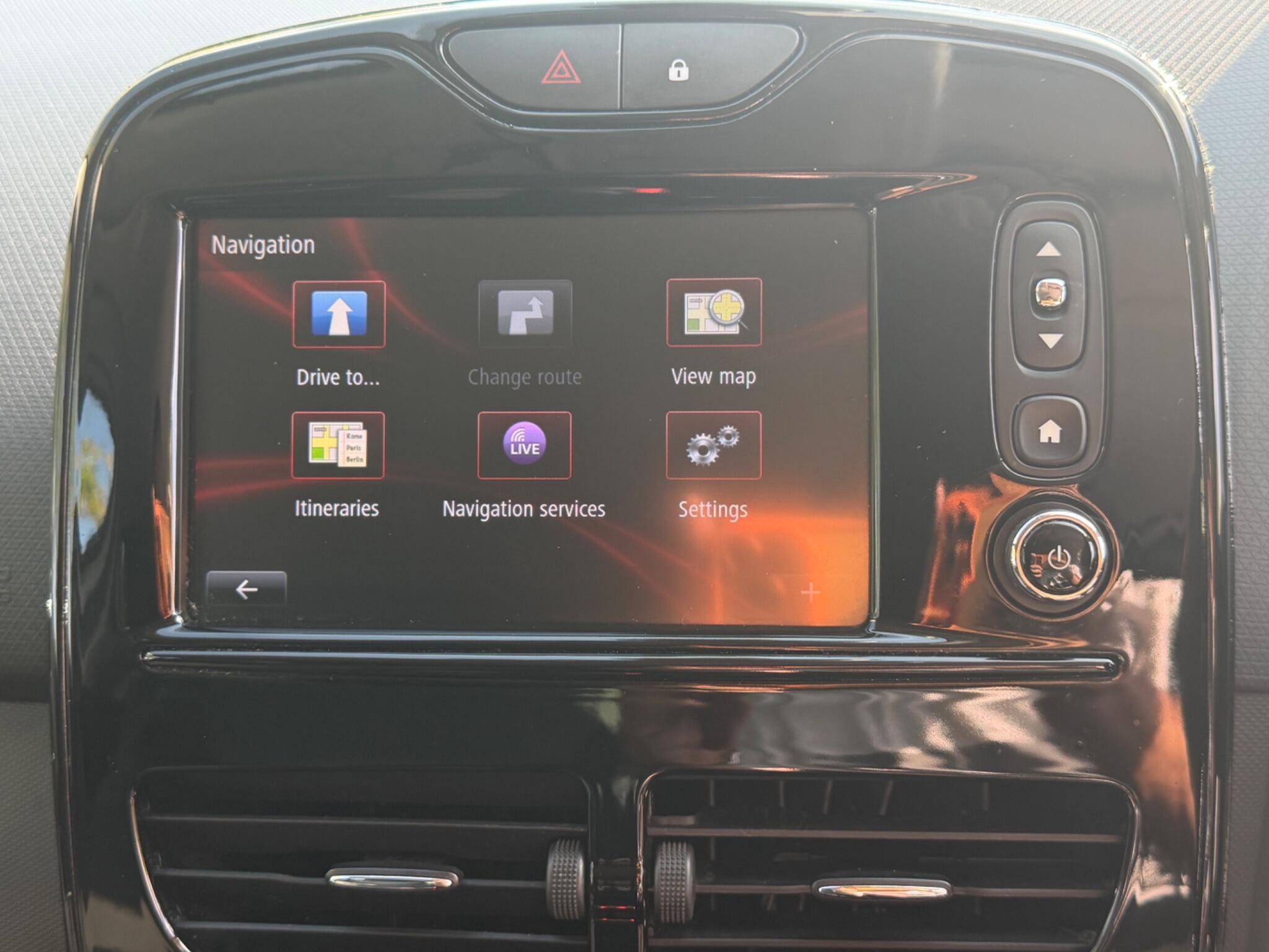 Renault Clio - Image 27