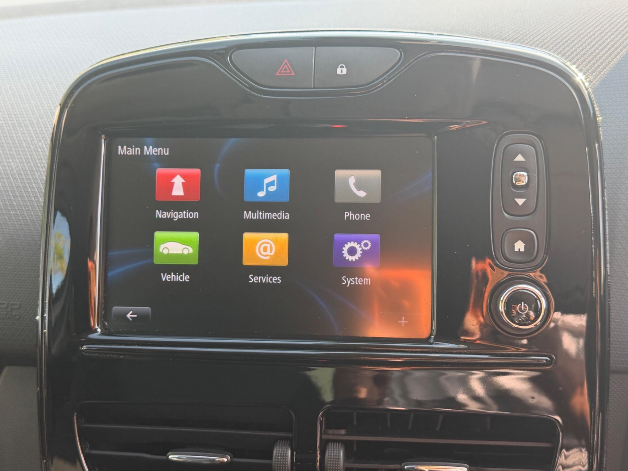 Renault Clio - Image 28