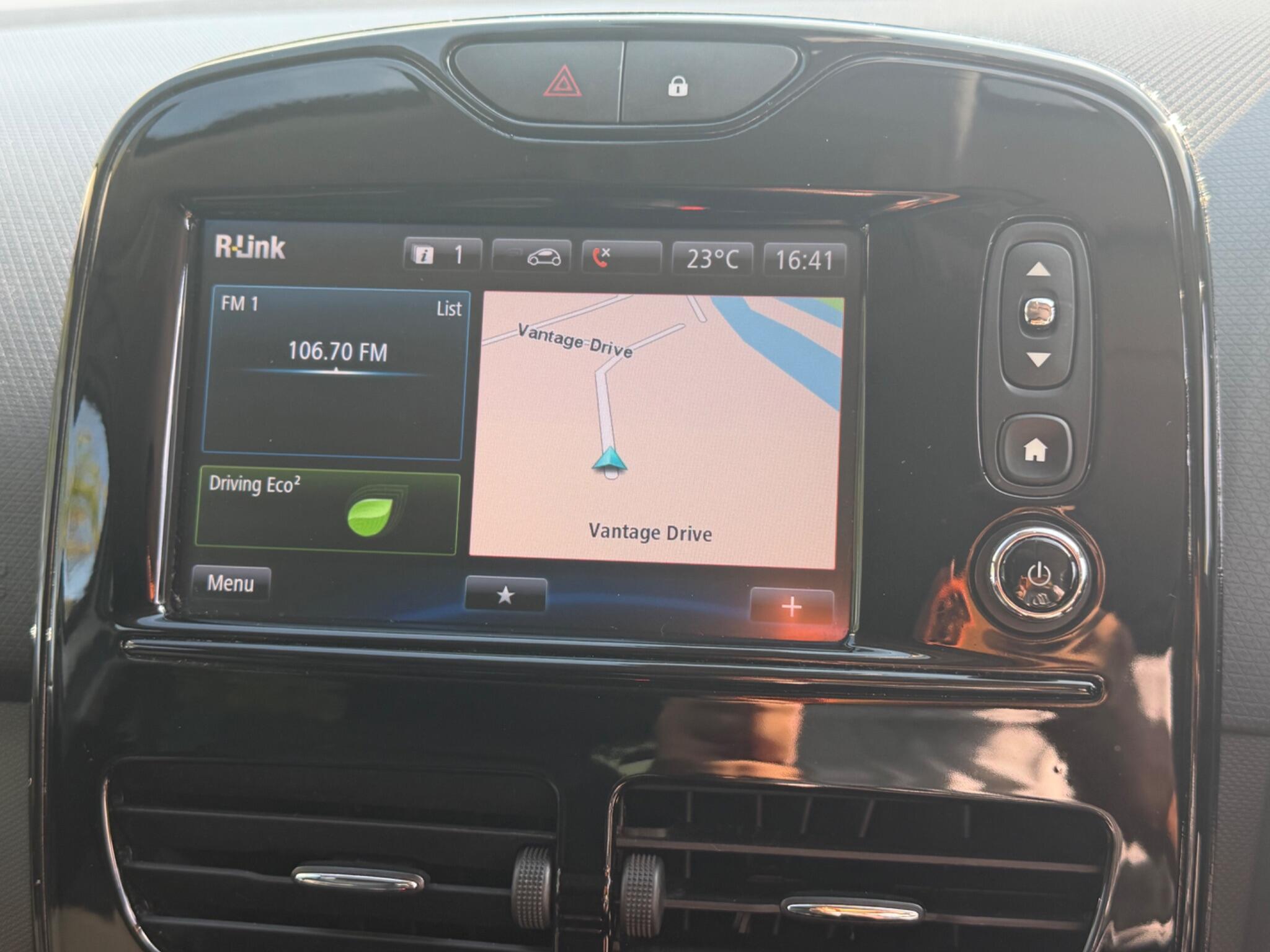 Renault Clio - Image 29