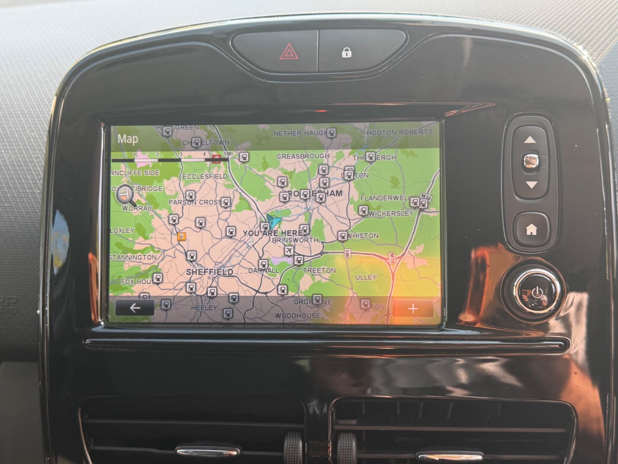 Renault Clio - Image 30