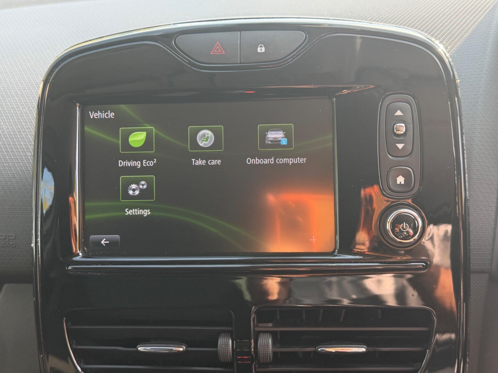 Renault Clio - Image 31