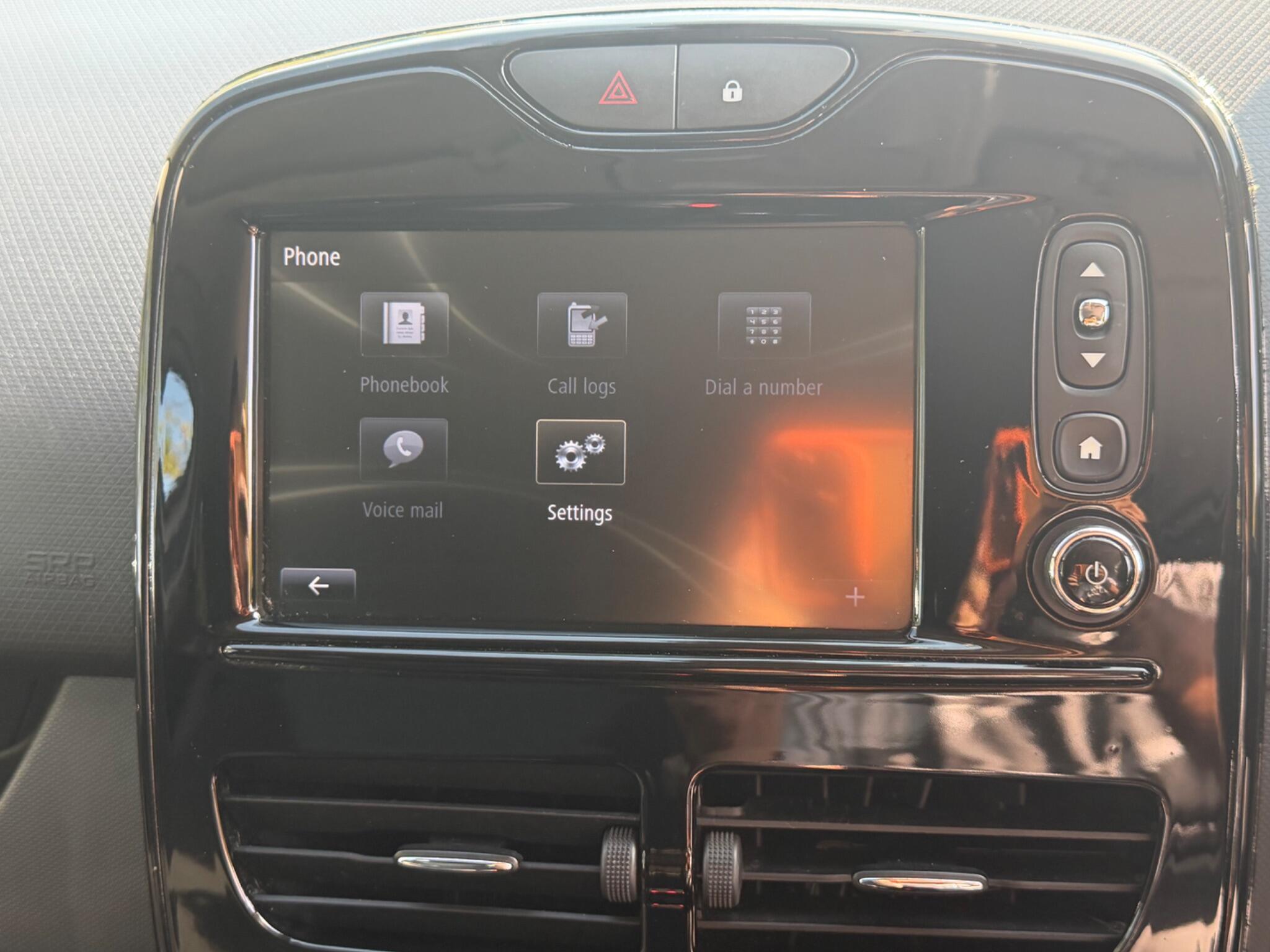 Renault Clio - Image 32