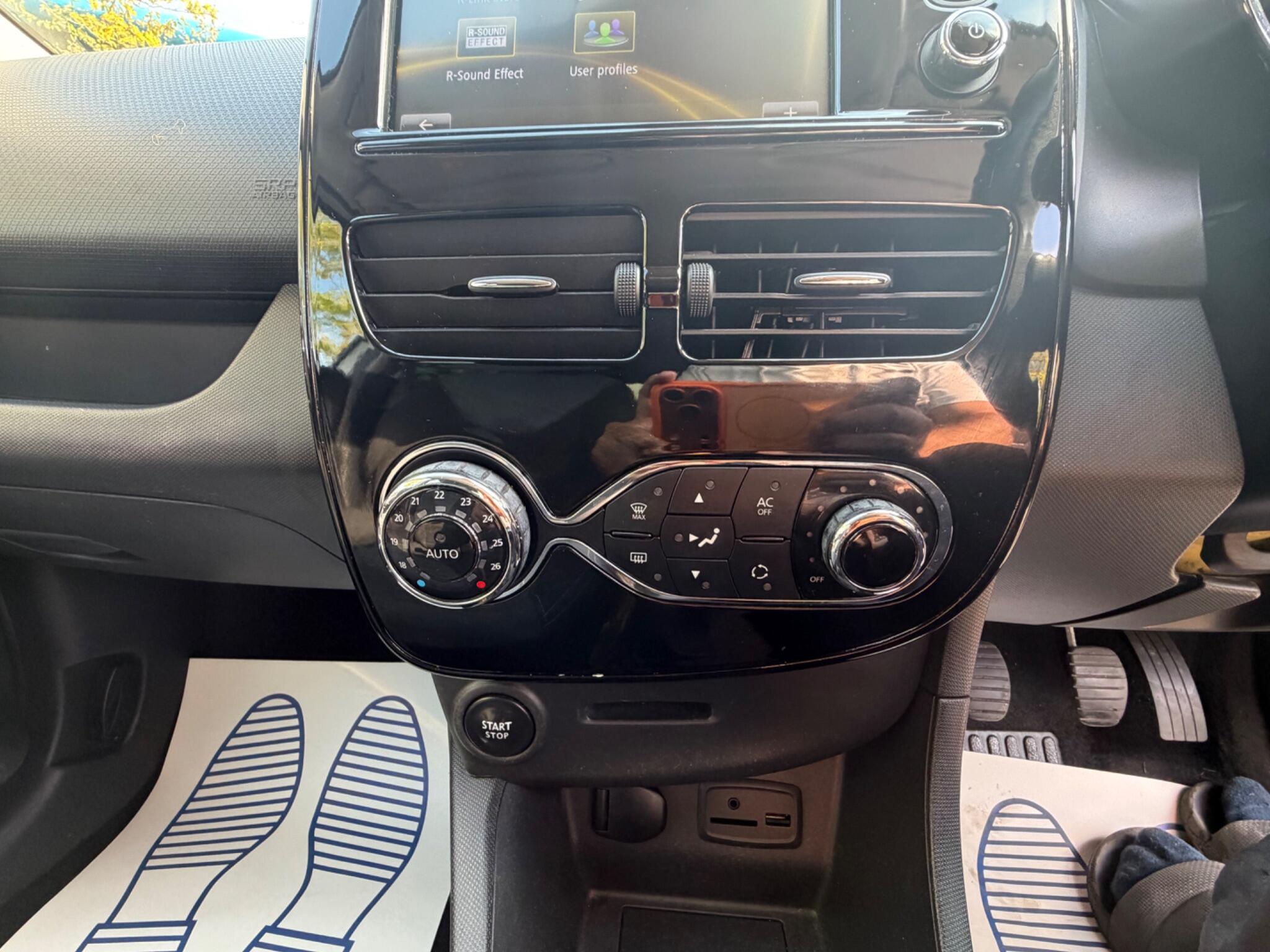 Renault Clio - Image 33
