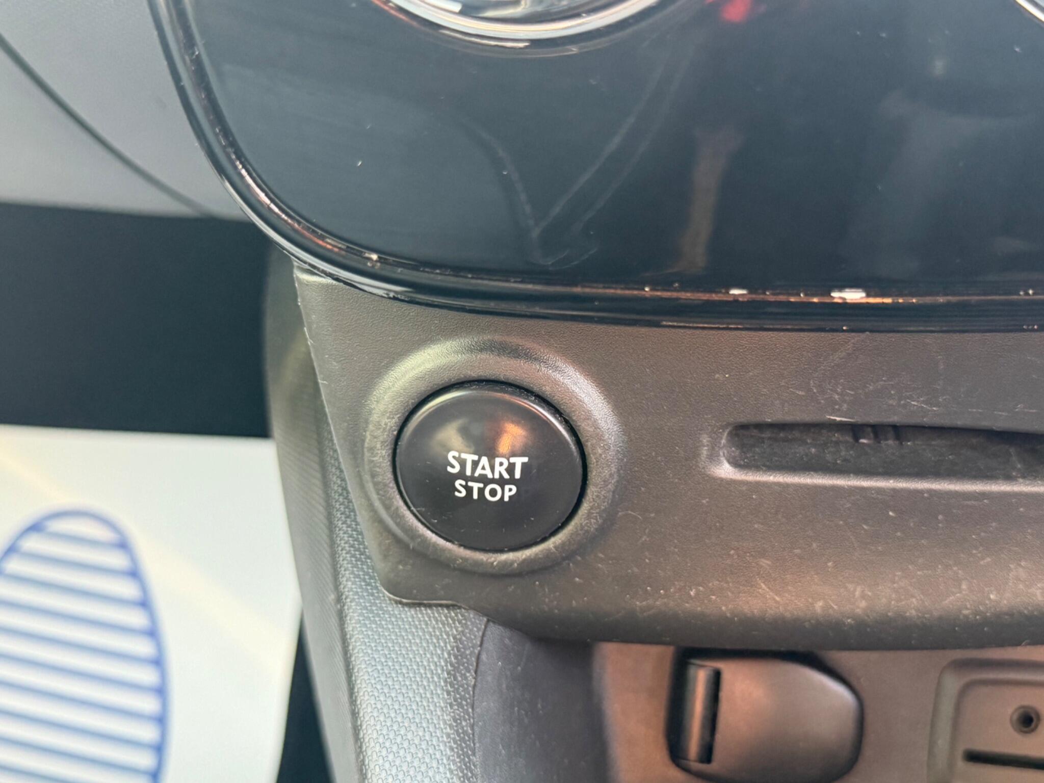 Renault Clio - Image 34