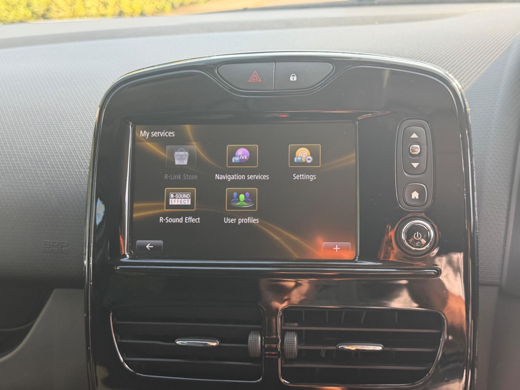 Renault Clio - Image 35
