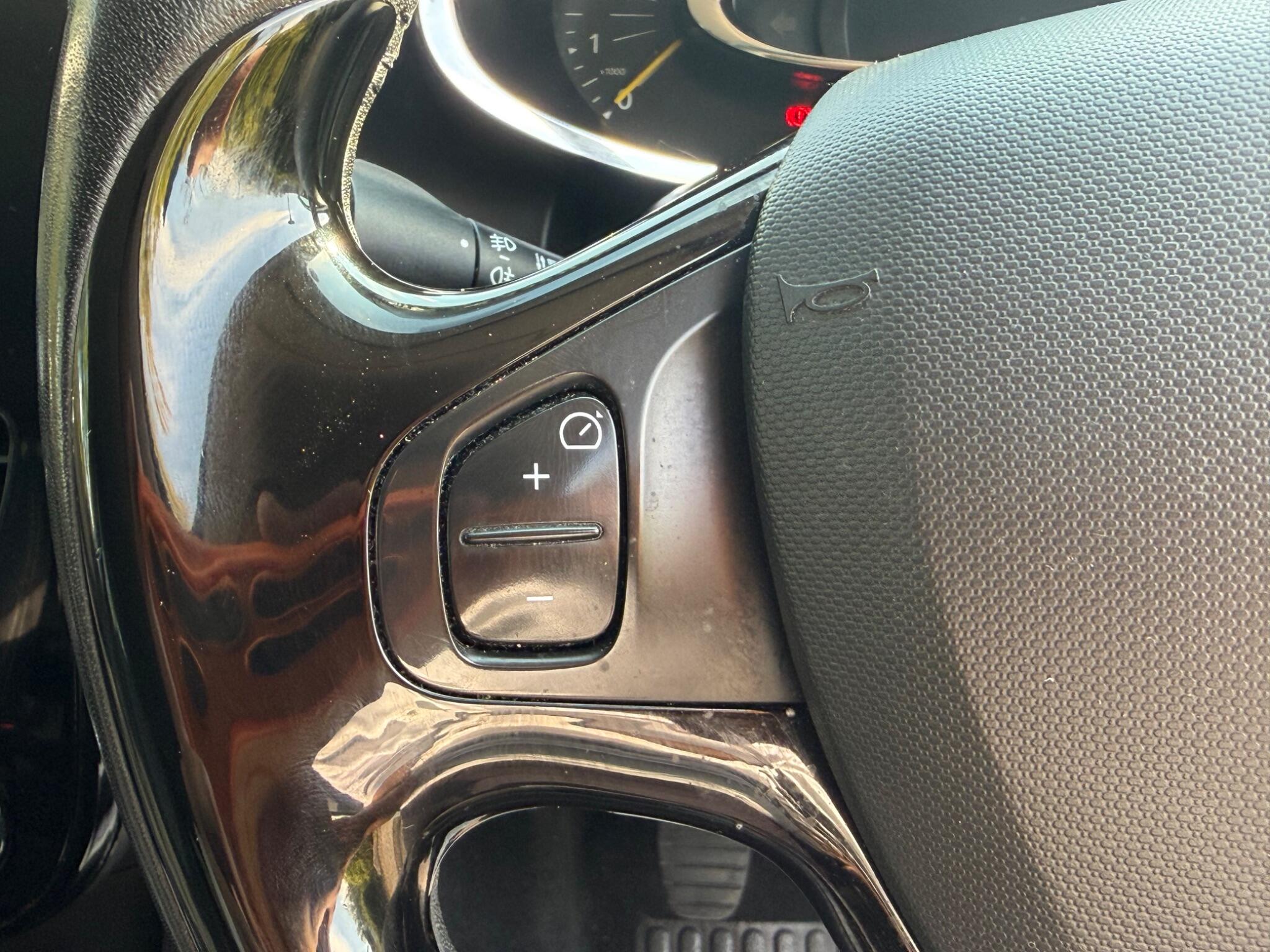 Renault Clio - Image 36