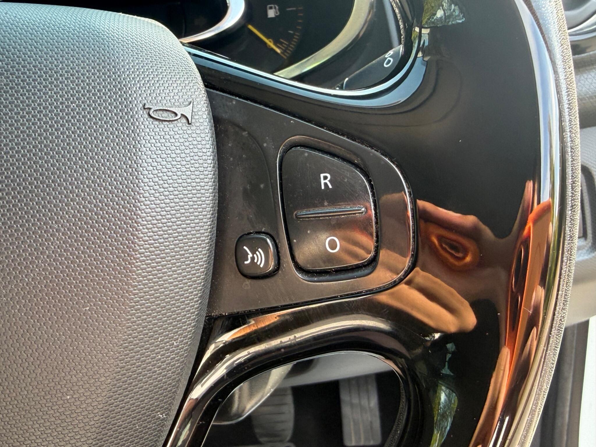 Renault Clio - Image 37