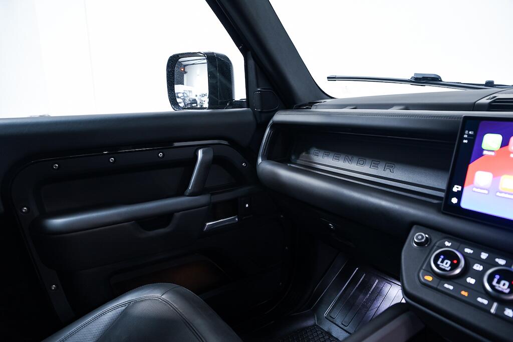 Land Rover Defender 90 - Image 14