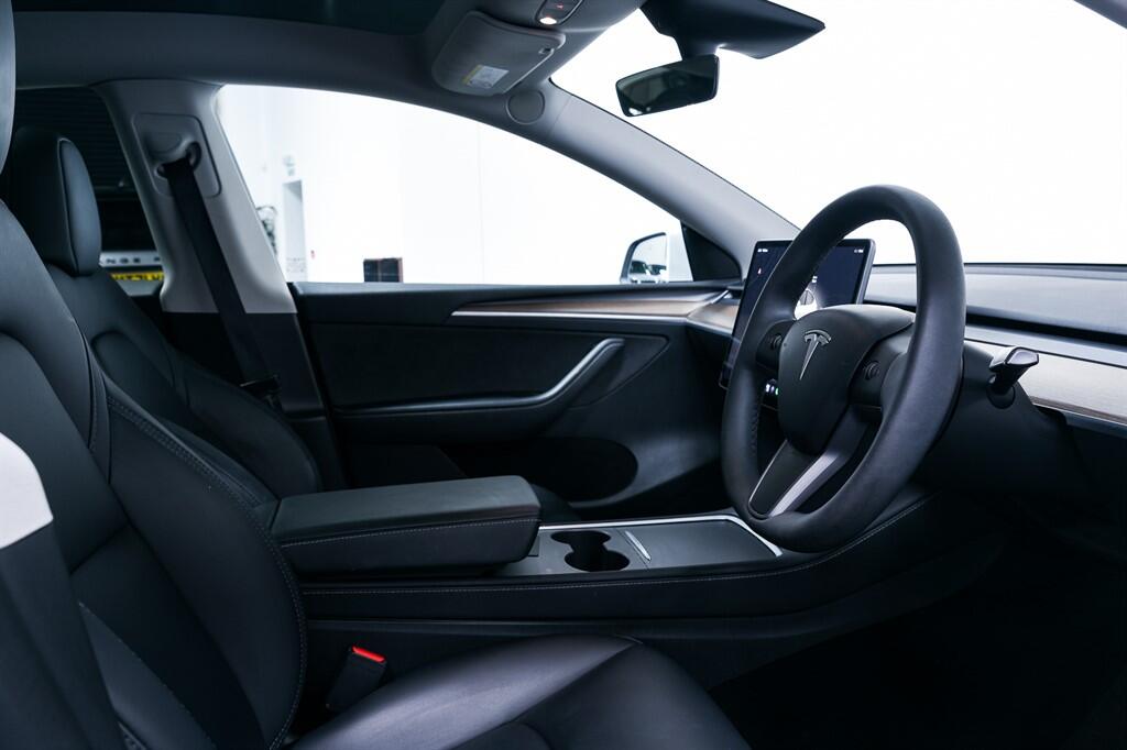 Tesla Model Y - Image 10
