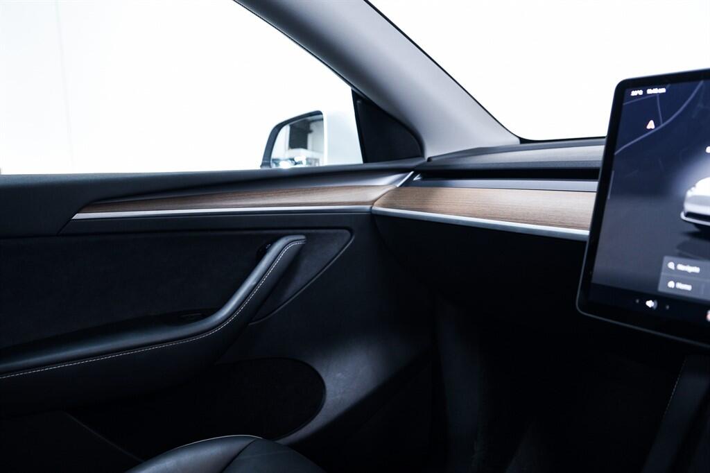 Tesla Model Y - Image 15