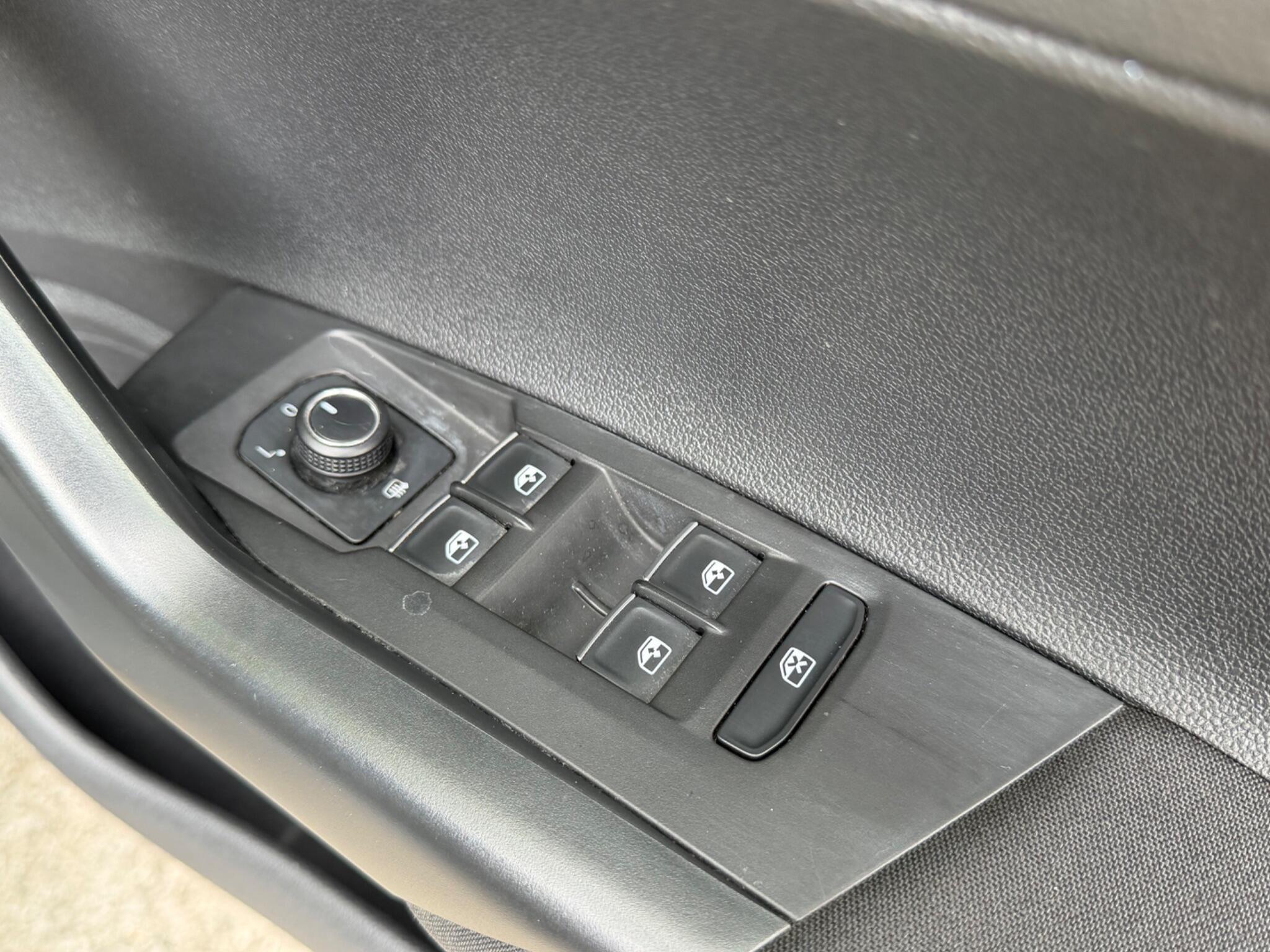 Volkswagen Polo - Image 37