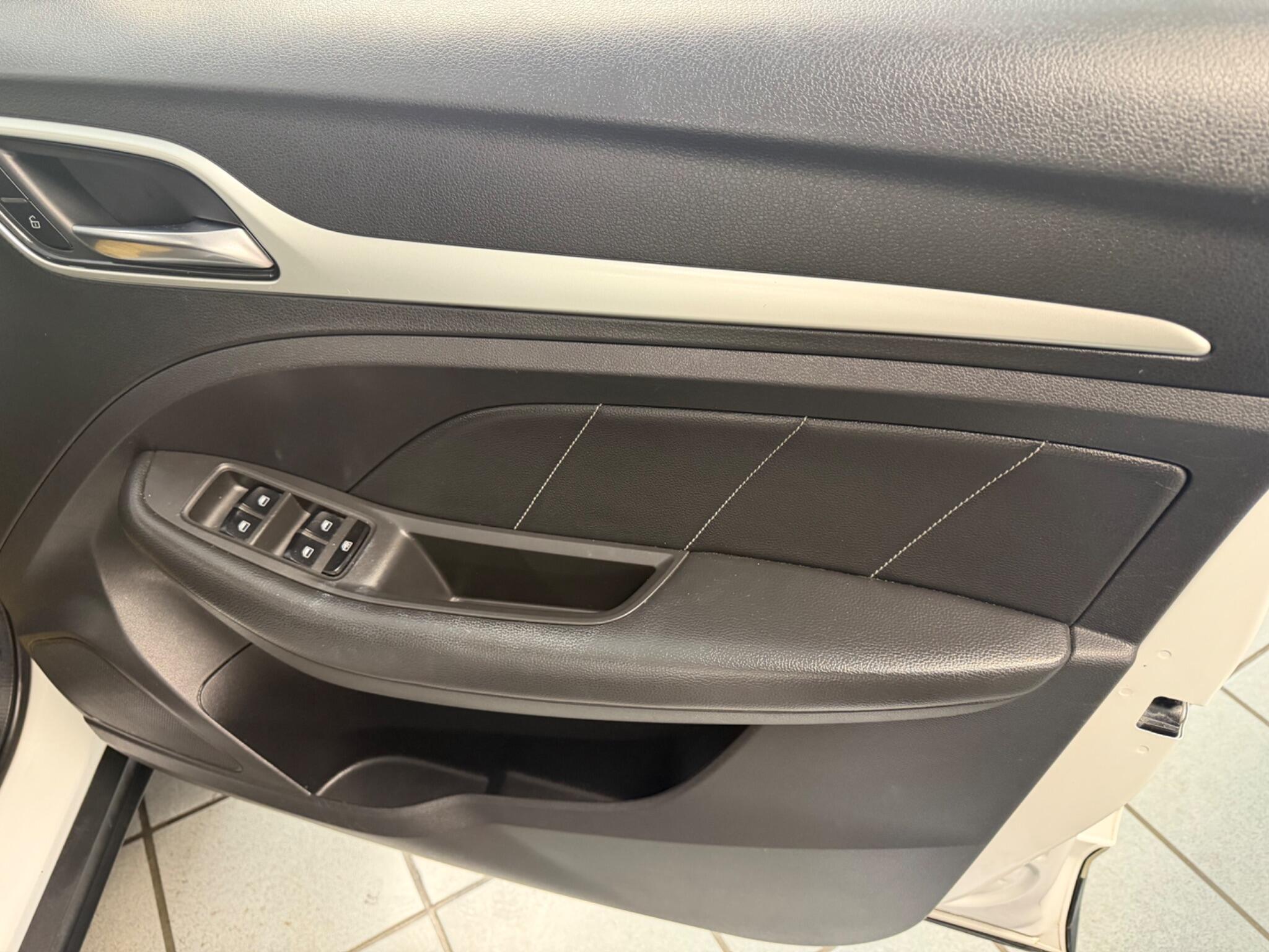MG MG ZS - Image 17