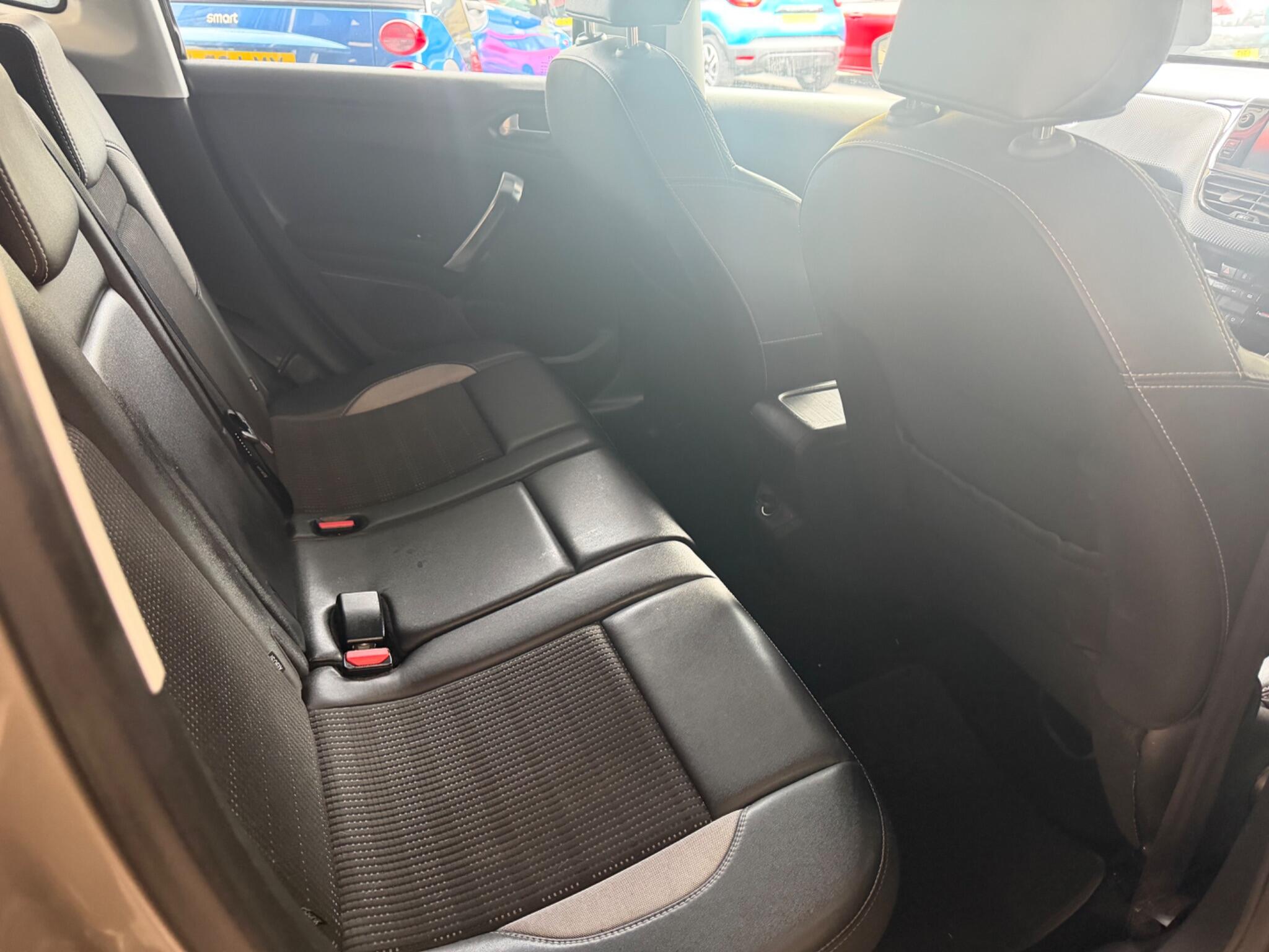 Peugeot 2008 - Image 12