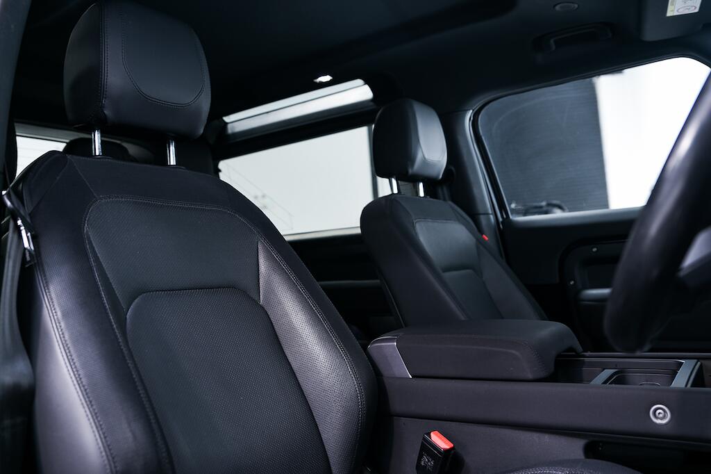 Land Rover Defender 90 - Image 14