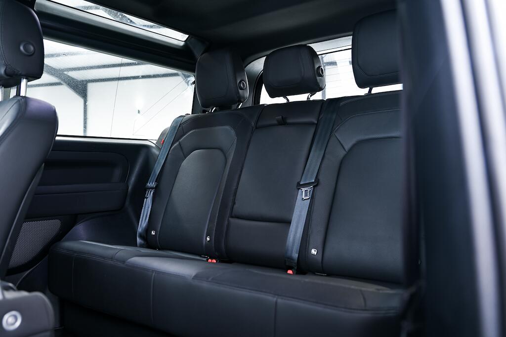 Land Rover Defender 90 - Image 17