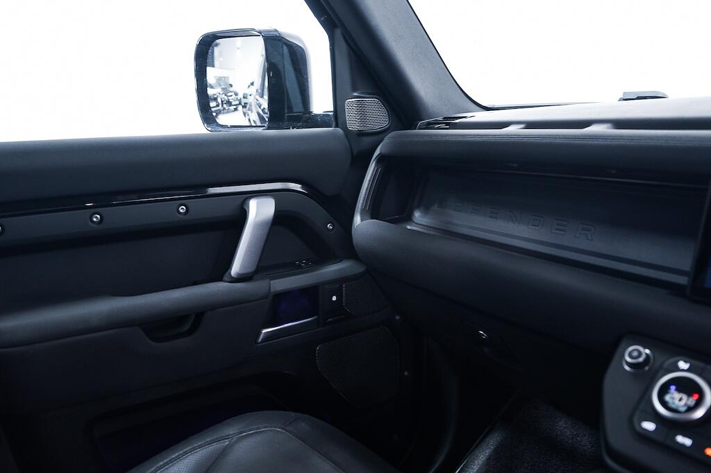 Land Rover Defender 90 - Image 18